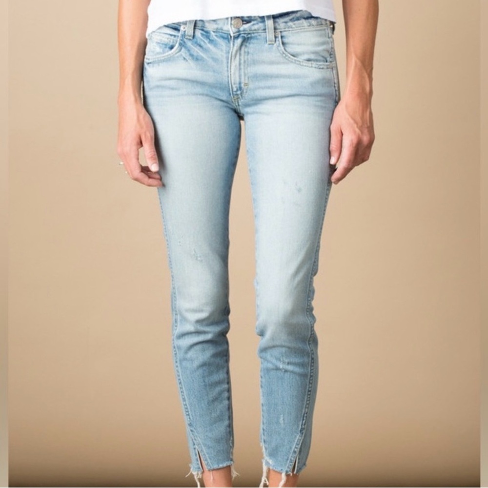 AMO Light Distressed skinny twist Cropped Size 30 Jeans 98% Cotton